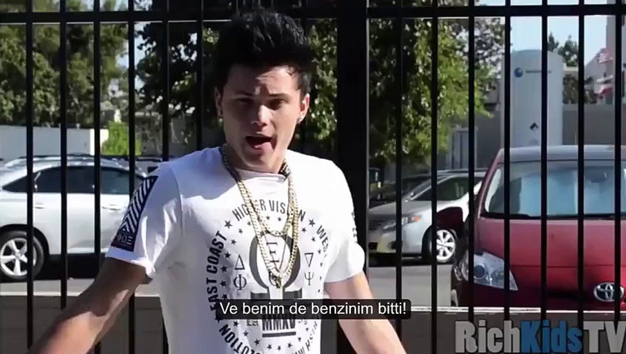 İNSANLAR ZENGİNE Mİ YARDIM EDER FAKİRE Mİ  ALTYAZILI SOSYAL DENEY