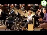 Russia - Bambino prodigio di 3 anni suona la batteria -