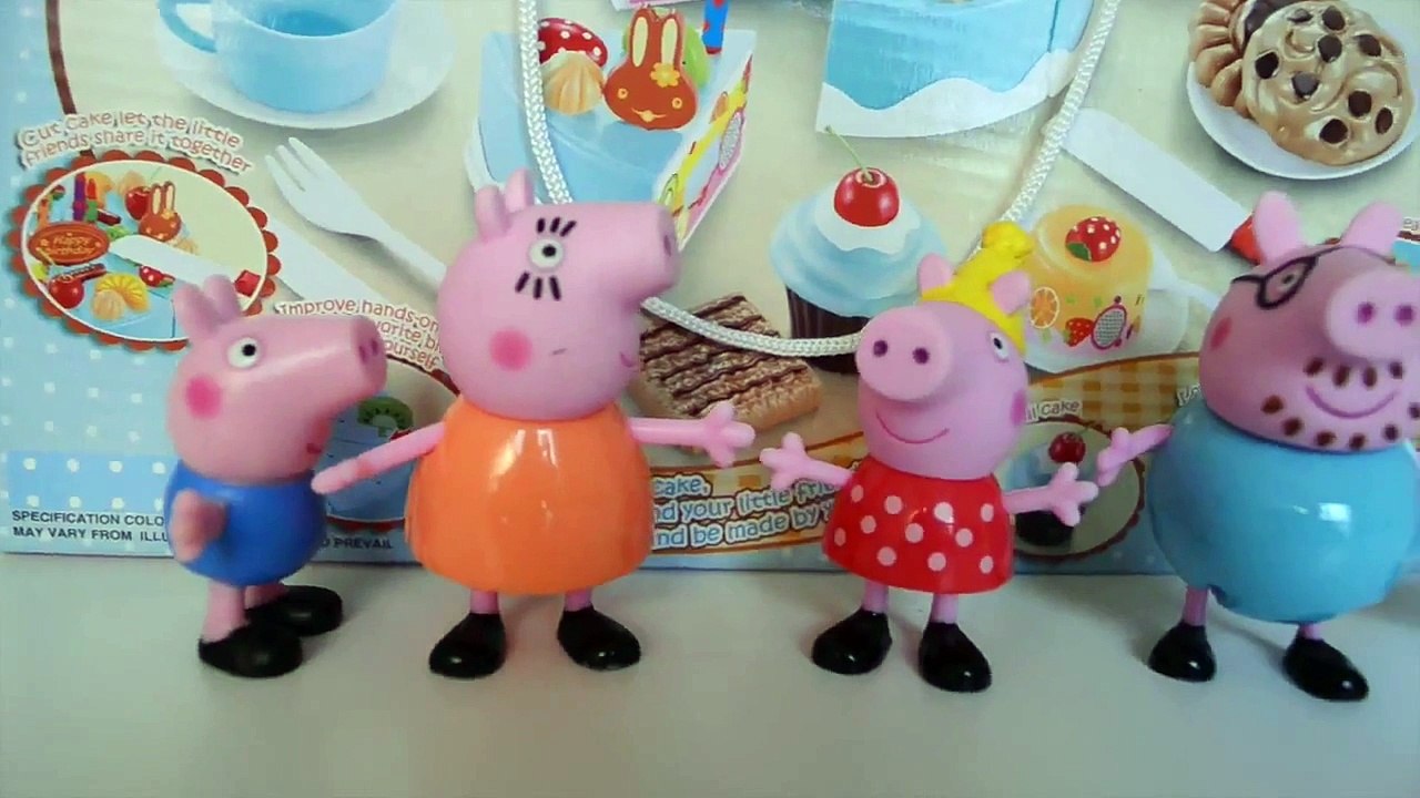 Pig George da Familia Peppa Pig abrindo brinquedo Para Aniversario da Peppa!!! Em Portugues