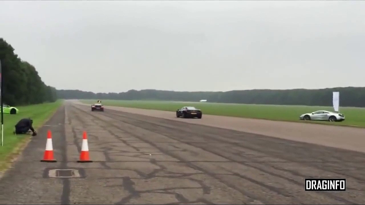 Ferrari 458 Italia Vs Porsche 911 Turbo, Turbo S Drag Race