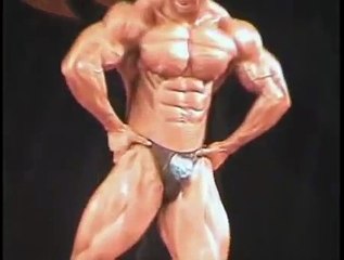 bodybuilder Liu Xinggang posing