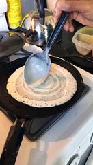 Making egg masala dosa