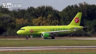 Green Yellow plane - A319 S7 VP-BHP in URRR