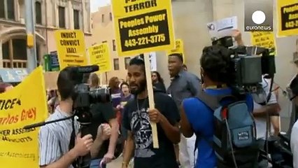 США: суд в Балтиморе отверг требования защиты снять с полицейских обвинения в убийстве Фредди Грея