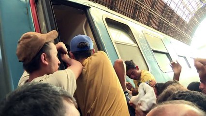 Migrants storm re-opened Budapest train station