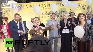 Russia: 500 balloons released for the women of the Great Patriotic War