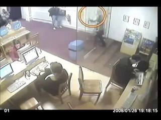 A master pickpocketing thief caught on tape