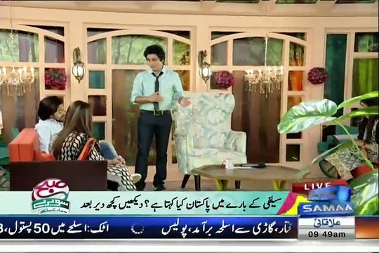 How People were taking Selfies on Moin Akhtar Funeral ?? Sahir Lodhi Telling