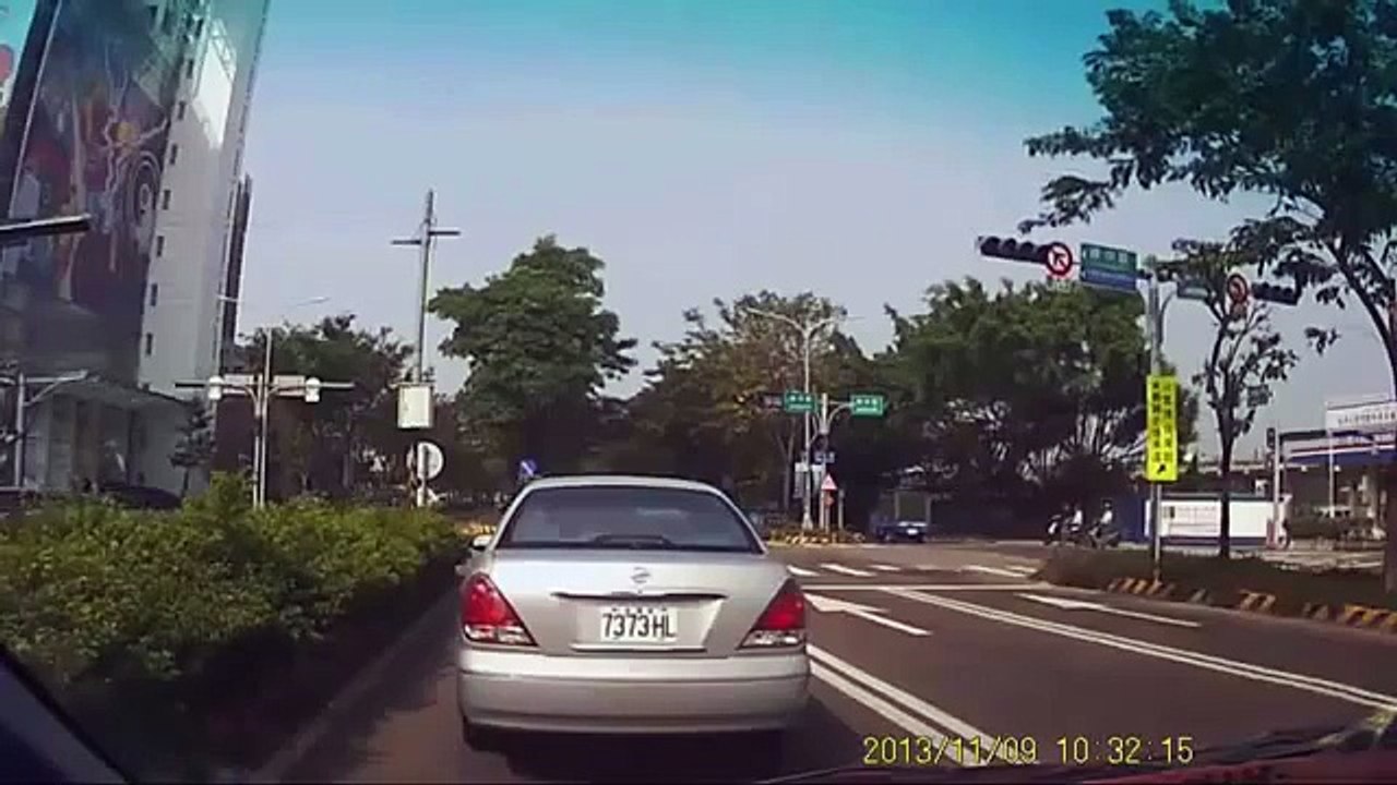 Bizarre Rear End Collision in Taiwan