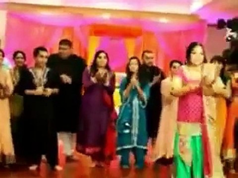 Pakistani Wedding Sweet Romantic Dance 'Tere Mast Mast Do Nain'