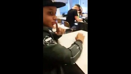 Un prof réveille un élève avec un extincteur... Violent comme réveil!