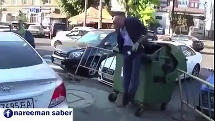 عوام کرپٹ سیاستدانوں کو کوڑے کے ڈبے میں پھینک رہے ہیں بہت جلد انشاء اللہ پاکستان میں بھی عوام