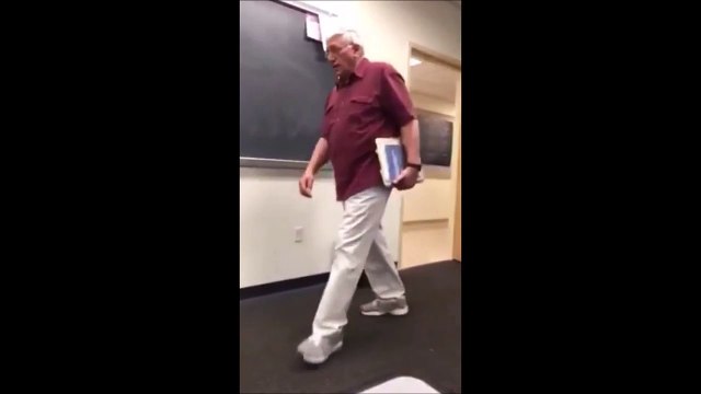 Un élève filme l'entrée de son prof chaque jour... Un jour sans fin!