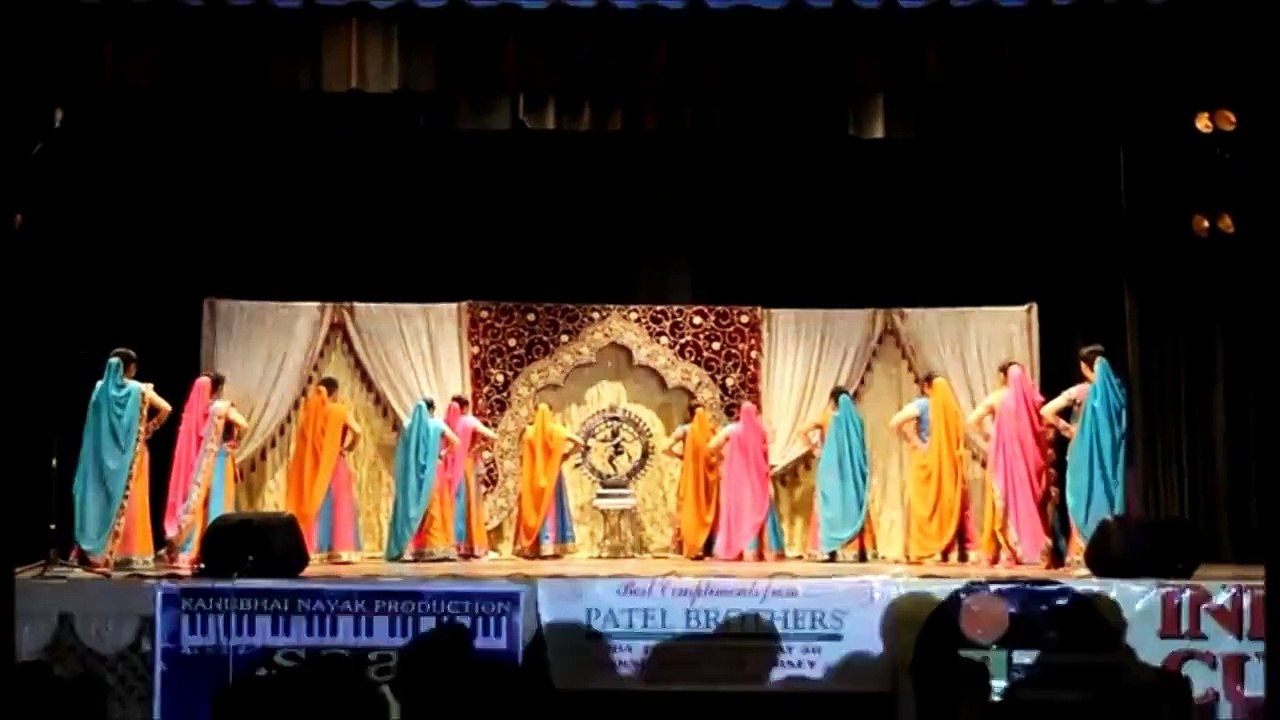 Dholi Taro Dhol Baje.wmv