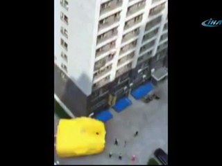 15 katlı binadan aşağı atladı !