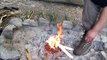 Wildernisschool Outback Bushcraft en Survival - vuur maken met een firesteel