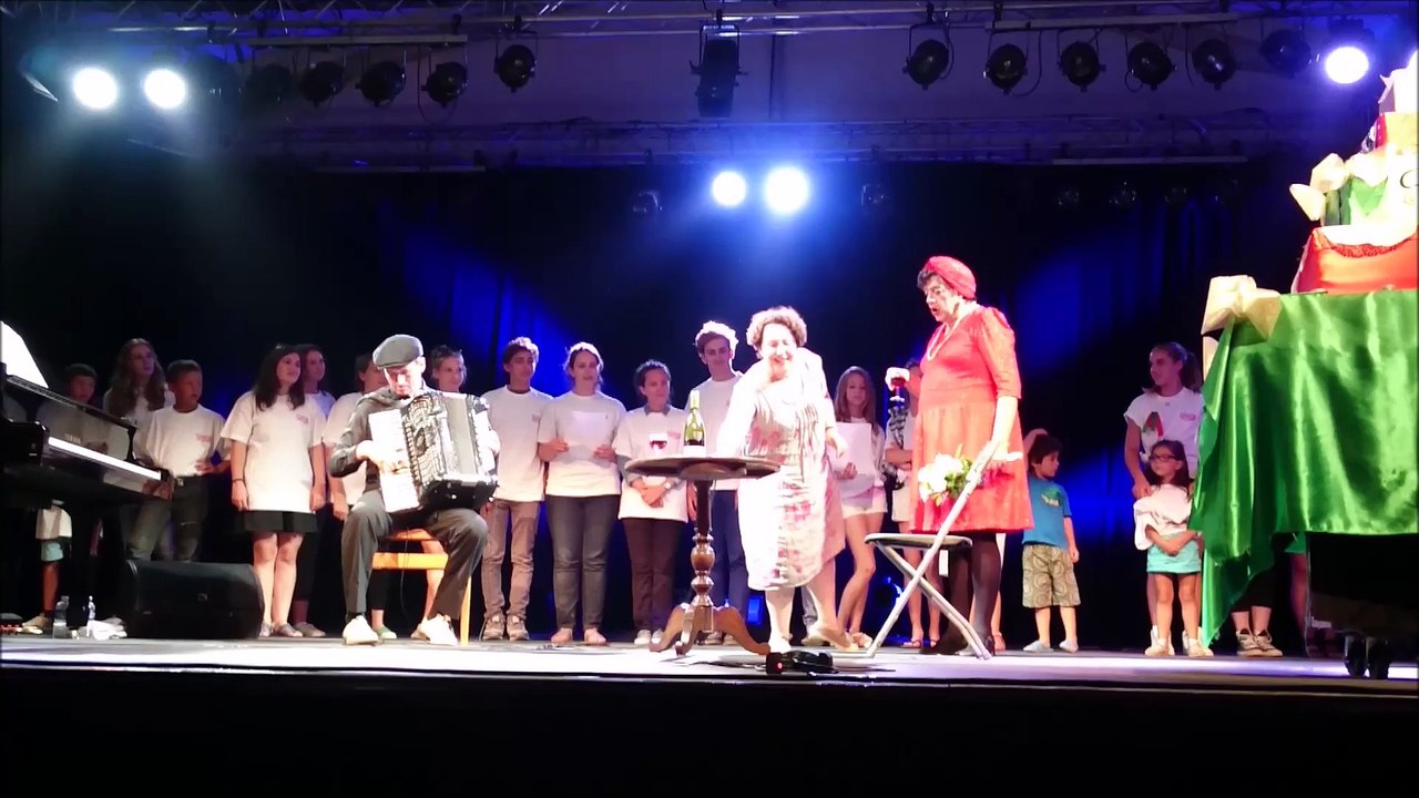 Madame Raymonde chante Le Temps des Cerises