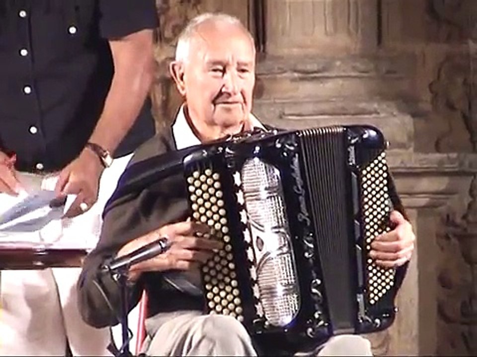 EL MAESTRO ÁNGEL Y SU ACORDEÓN