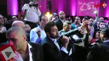 تامر حسني يداعب وليد سليمان بعد إحتضانه زوجته في حفل زفافة