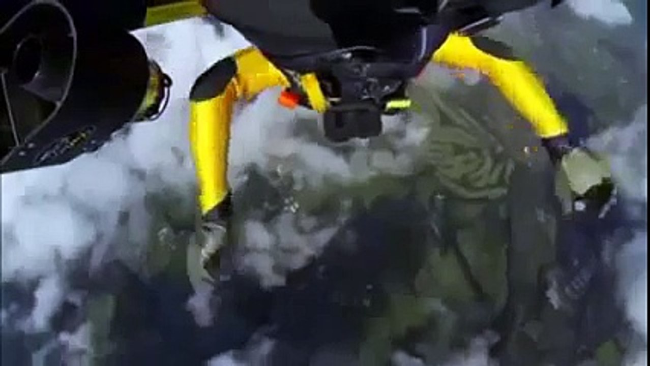 Amazing moment Jetman flies over Mount Fuji just like Iron Man