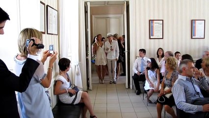 Entrée Originale Mairie de Saintes - Mariage Alina & Johann