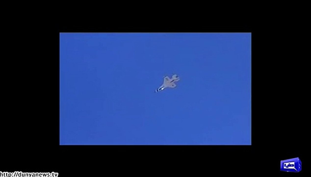 F-16 crashes during stunts in US airshow.