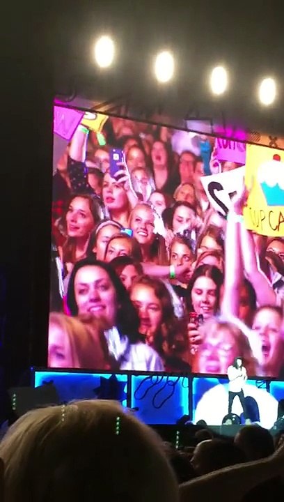 Harry Styles talking in Milwaukee and One Direction performing Story of My Life
