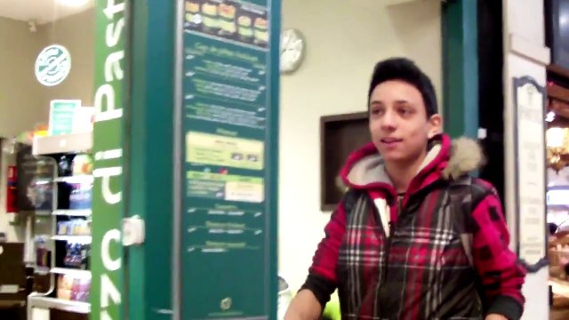 DEFIS | CAMÉRA CACHÉE | Manger un Macdo chez Quick