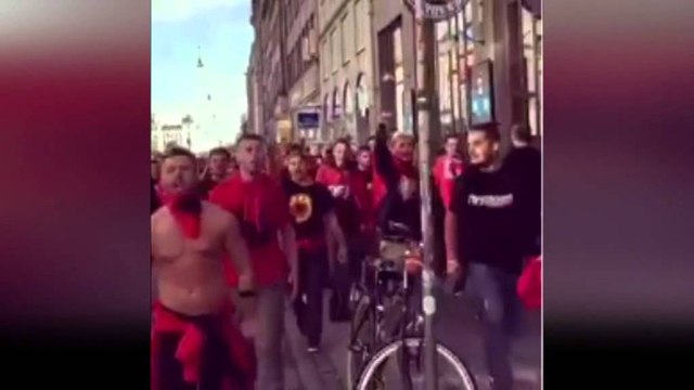 Danimarkë-Shqipëri, nis atmosfera e tifozëve kuq e zi në Kopenhagen- Ora News- Lajmi i fundit-