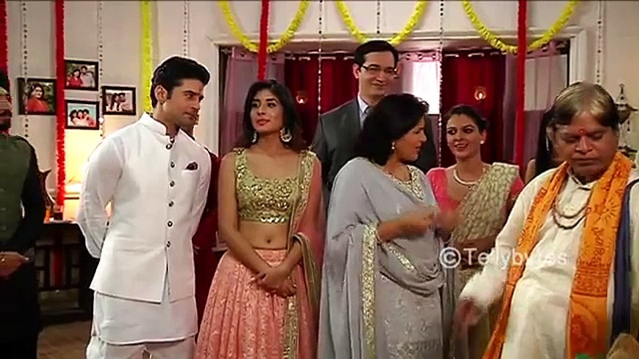 Shreya ( Ankita ) attends Ananya ( Kritika kamra ) and Kabir's ( Rajeev Khandelwal )  engagement in Reporters