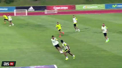 Juan Mata fabuloso ¡Control, regate y golazo! en el entreno