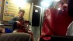 Un virtuose joue du violoncelle dans le train à San Francisco... Magique!