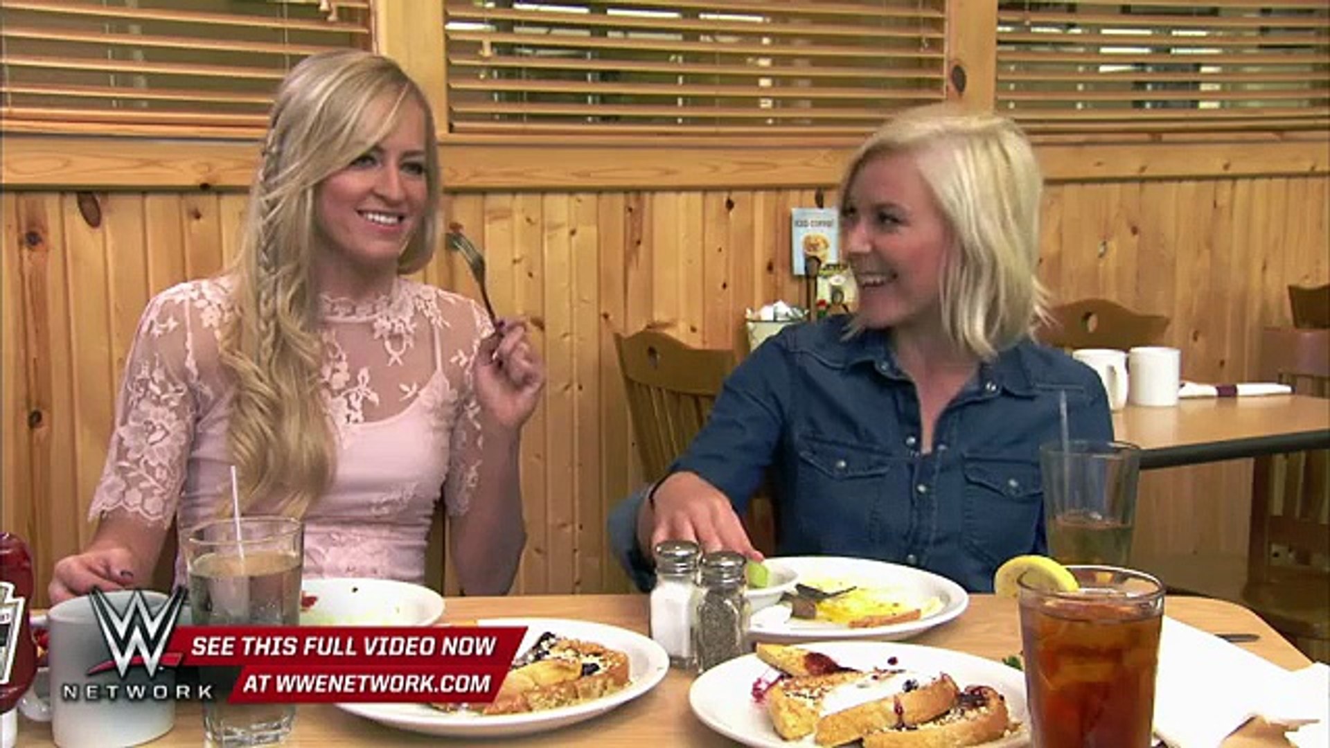 ⁣WWE未過濾的網絡與芮妮年輕，“夏崍”