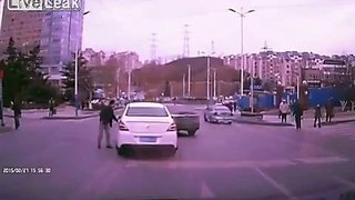 Drivers knife fight each other in busy traffic