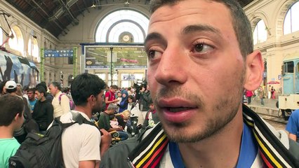 Migrants storm re-opened Budapest train station