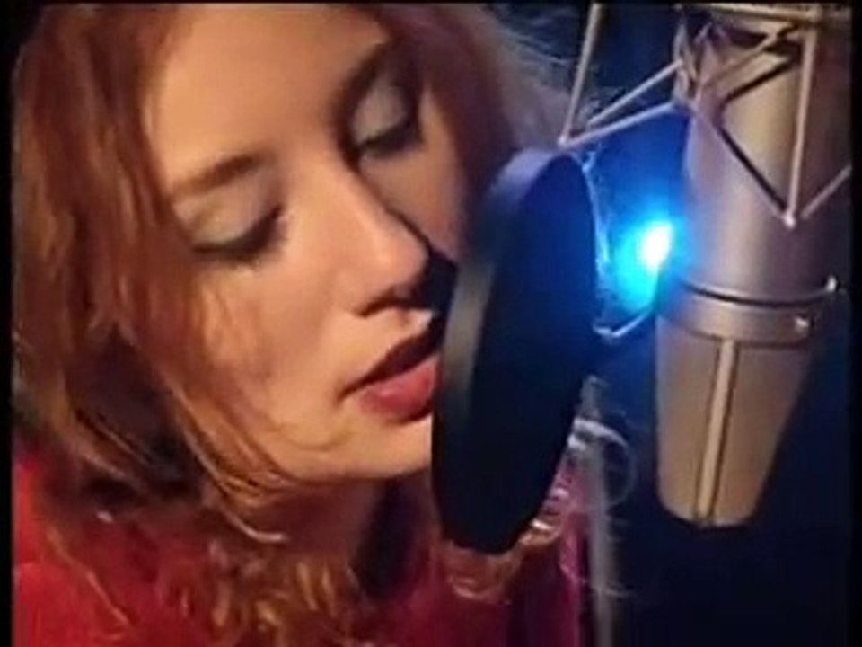 Tori Amos Putting The Damage On Live