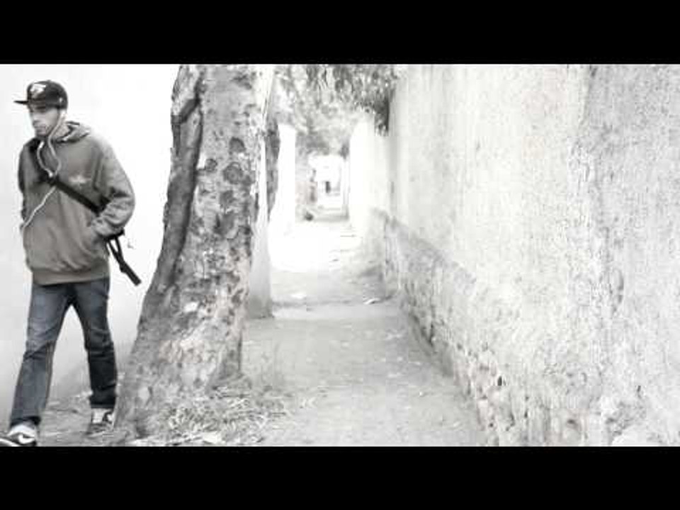 AFRICA JUNGLE WEB-RONCHI 2éme épisode la maison hantée. court metrage.دار المسكونة