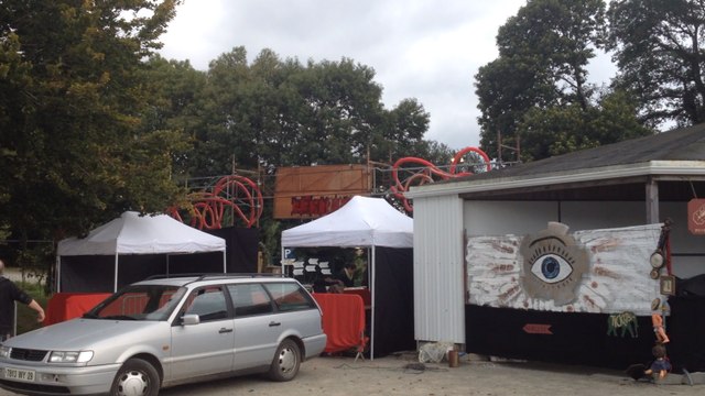 Derniers préparatifs au Tomahawk Festival