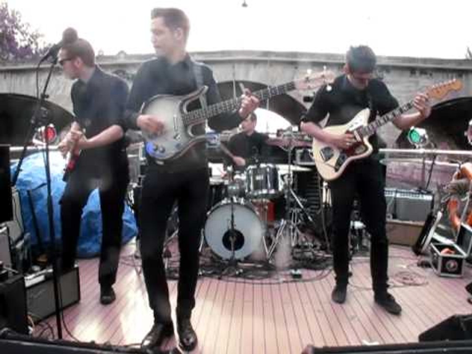 LES CAVALIERS sur un BATEAU MOUCHE  -  21 juin 2010