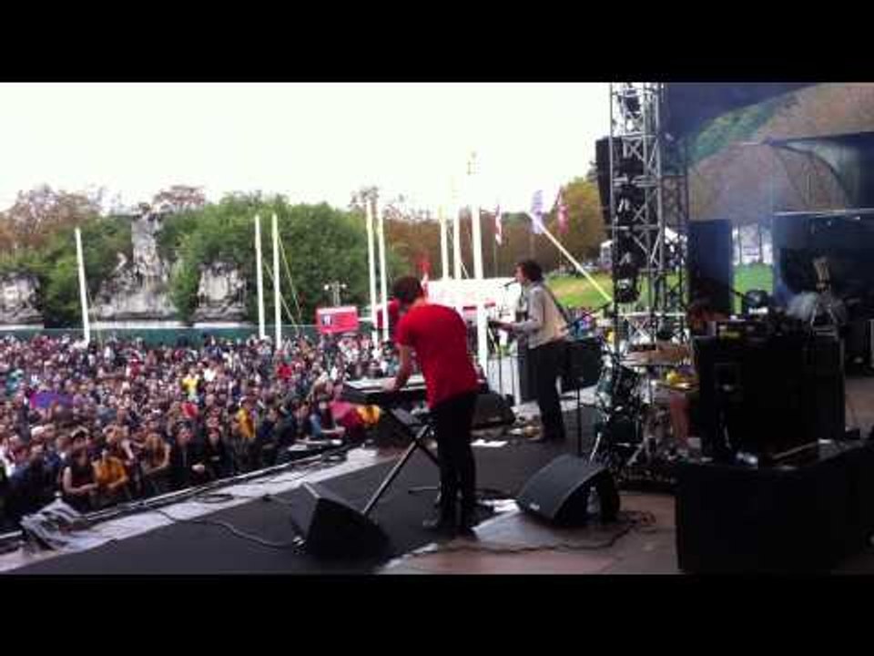 FEELING OF LOVE - Empty Trash Bag - (Live at Rock En Seine 2011)