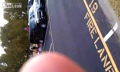 *â-PEEING DRUNK GETS KO'D BY PUSHING DUDE-â
