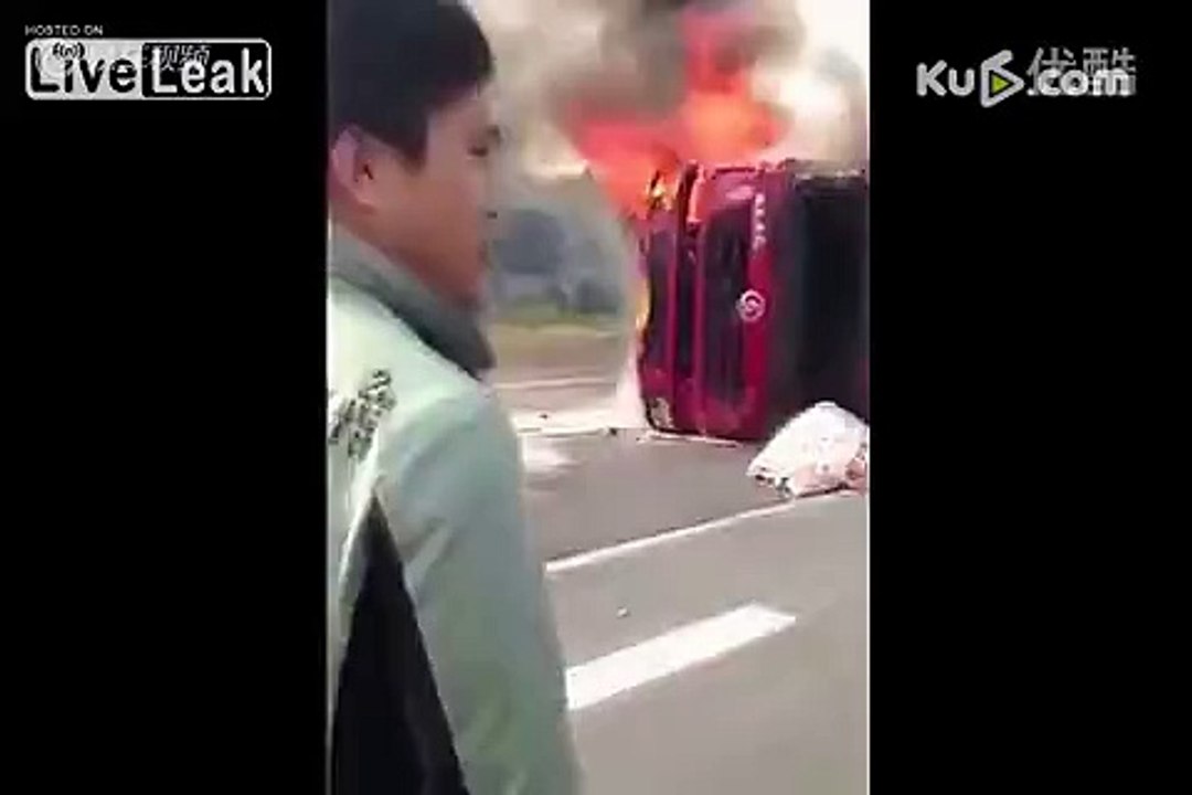 Driver cries for help when being trapped in rolled over truck and burned alive