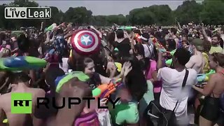 USA: New Yorkers cause a splash in epic Central Park water fight