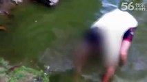 Idiot fishing with Electricity gets owned - Karma is quick these days.