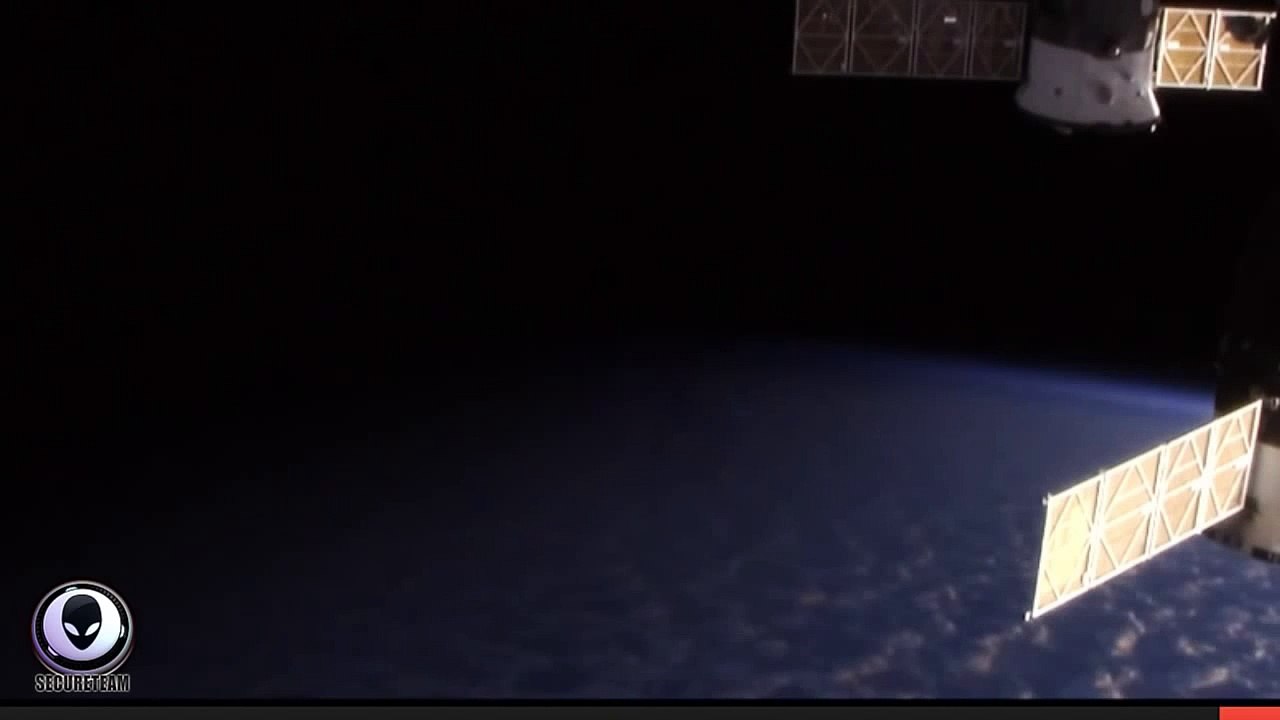 NASA CUTS LIVE SPACE FEED! HD UFO APPEARS AT ISS 2014