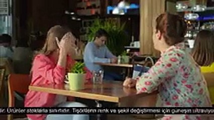 Defacto Renk ve Şekil Değiştiren Tişört Reklamı