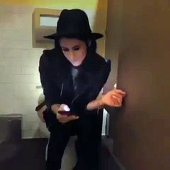 Peeing In Public: White Girls vs Black Girls