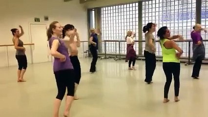 White girls dancing on Madhuri dixit Ghagra Song