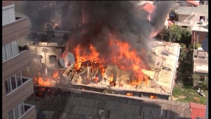 Zjarr në tregun industrial në Durrës, dëme të shumta materiale- Ora News- Lajmi i fundit-
