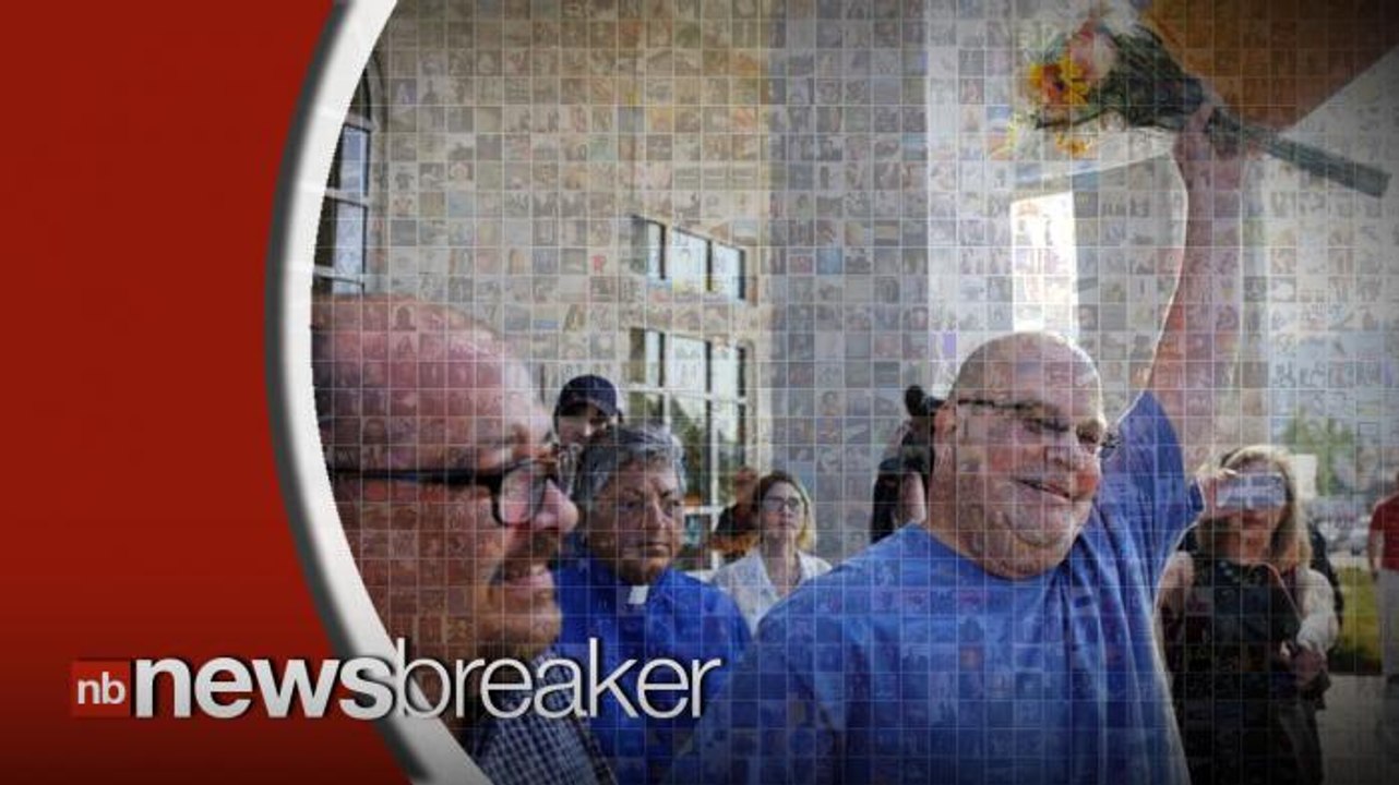 Same-Sex Couples Receive Marriage Licenses After Clerk Kim Davis Jailed